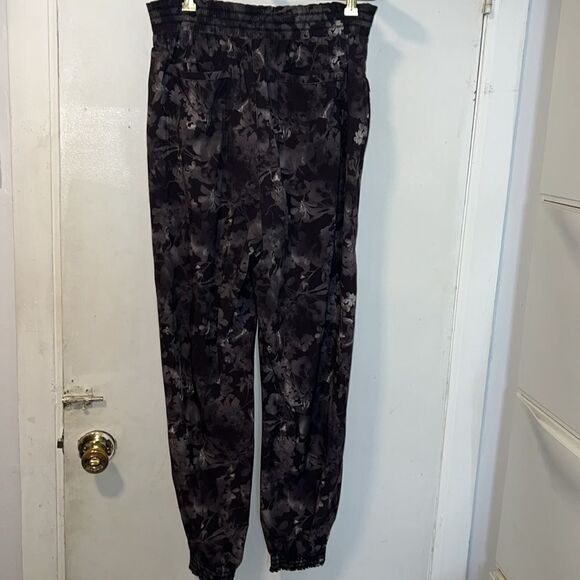 ATHLETA Savannah Floral Joggers-8T - Picture 5 of 8
